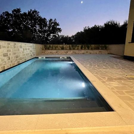 Ferienwohnung Mit Beheiztem Pool, 60 M Vom Strand マスレニツァ エクステリア 写真